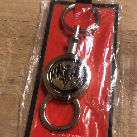 🖤❤️🦇 Bacardi Bat Trademark Rum Key Chain 🦇 Car Keys 🔑 NWT ❤️🖤 - Picture 2 of 8